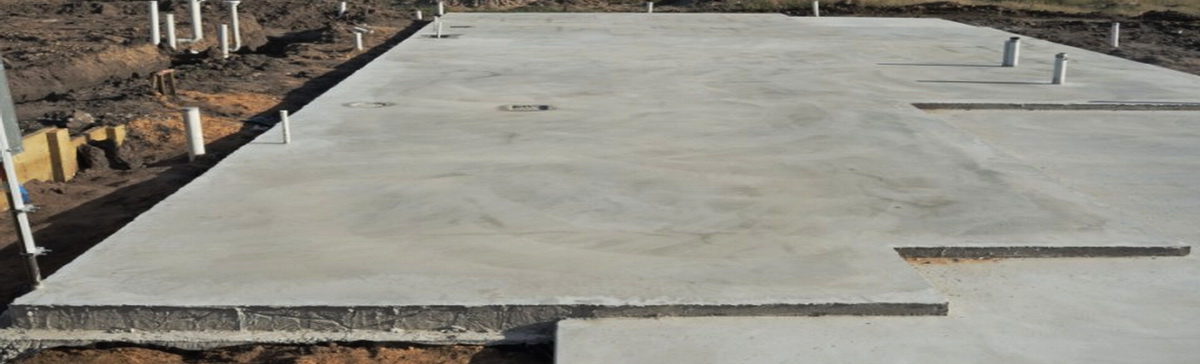 Использование бетона М-100 для подготовки площадки под монолитные плиты.